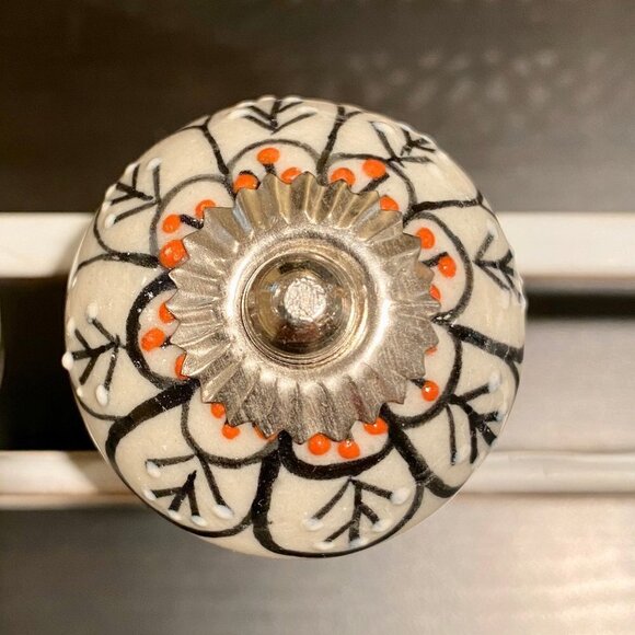 Many sets of 6 new ceramic knobs/pulls - Picture 5 of 5